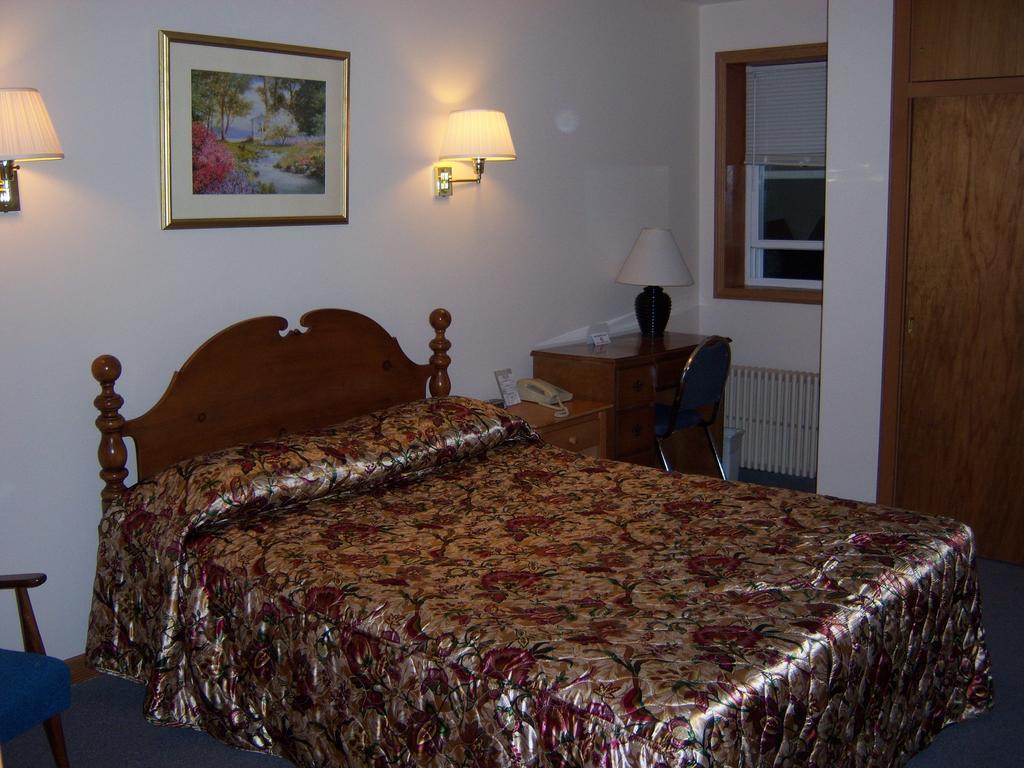 Travelers Inn Motel Eagle River Szoba fotó