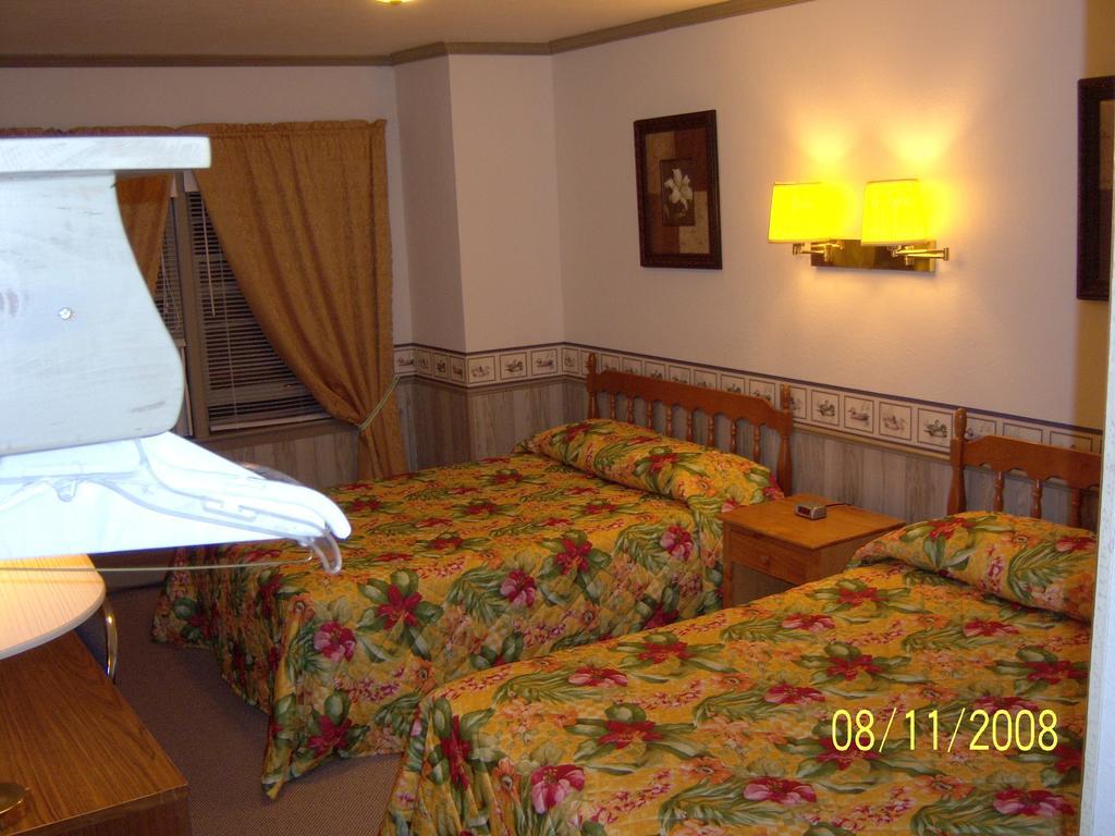 Travelers Inn Motel Eagle River Szoba fotó