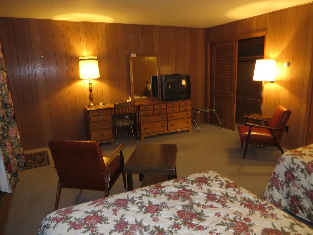 Travelers Inn Motel Eagle River Szoba fotó