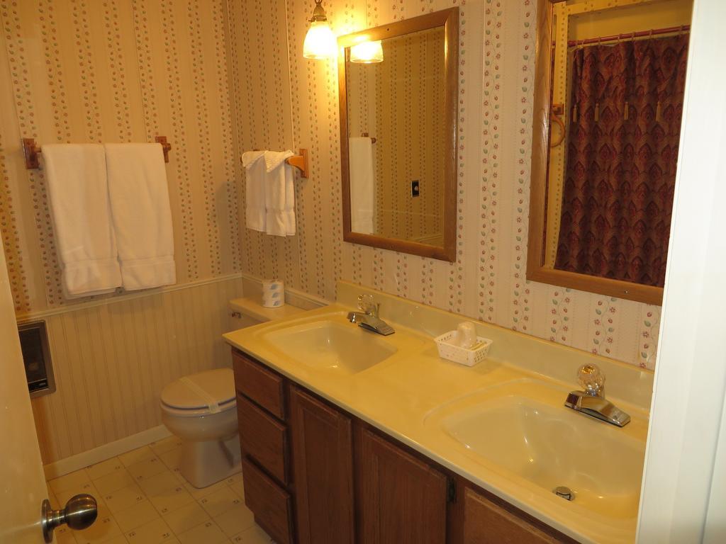 Travelers Inn Motel Eagle River Szoba fotó