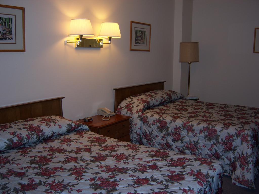 Travelers Inn Motel Eagle River Szoba fotó