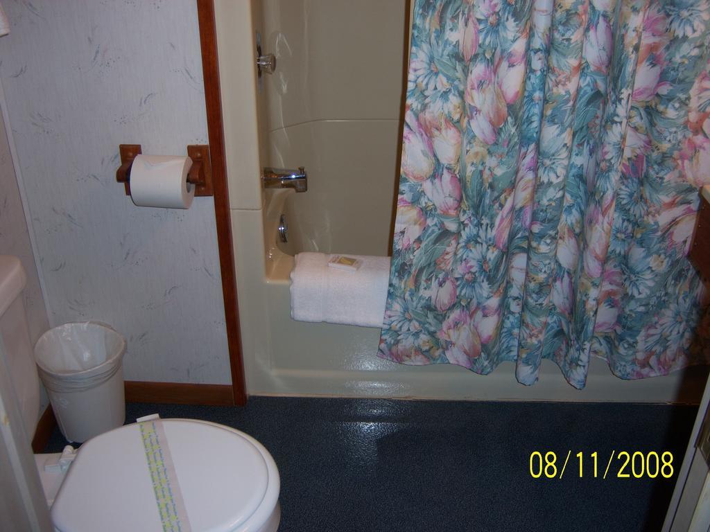 Travelers Inn Motel Eagle River Szoba fotó